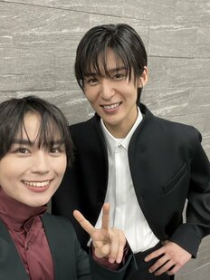 女性誌表紙で腹筋“チラ見せ”のSnowMan目黒蓮を超えたのはピンク髪のメンバー！女子が選ぶ「腹筋が魅力的なジャニーズ」ランキング【第5位以下】