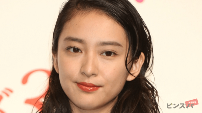 「旦那様が撮影されたんですか」武井咲、赤バーキン片手に夜散歩「佇まいまでも圧倒的に美しい」の画像