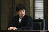 竹野内豊、“眉ナシ顔＆腕にびっしりタトゥー“Netflix新ドラマでの激変姿が沸騰「こうも人相が変わるものなのか」 