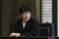 竹野内豊、“眉ナシ顔＆腕にびっしりタトゥー“Netflix新ドラマでの激変姿が沸騰「こうも人相が変わるものなのか」