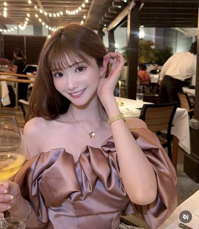 「見えちゃうよ」令和No.1キャバ嬢・ひめかの“ギリギリ”衣装にファン騒然　一夜限りのラウンドガール姿が沸騰の画像