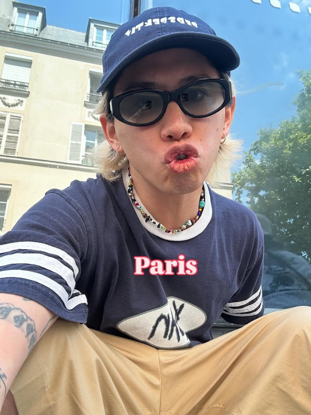 身体に入れないで」の声も…ワンオクTaka、“タトゥー施術中”ショットに