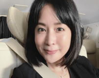 「めちゃくちゃ綺麗なうなじ」46歳2児の母・内田恭子“妖艶な美背中”披露にファンも思わずため息「こんなショットは初めてですね!!」