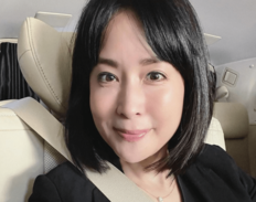 「めちゃくちゃ綺麗なうなじ」46歳2児の母・内田恭子“妖艶な美背中”披露にファンも思わずため息「こんなショットは初めてですね!!」