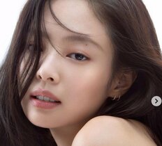 「なんだかなぁ」BLACKPINKジェニー、BTS・Vと‟愛の巣”に転居!?「5億超物件をキャッシュ一括購入」報道もにじむ悲哀
