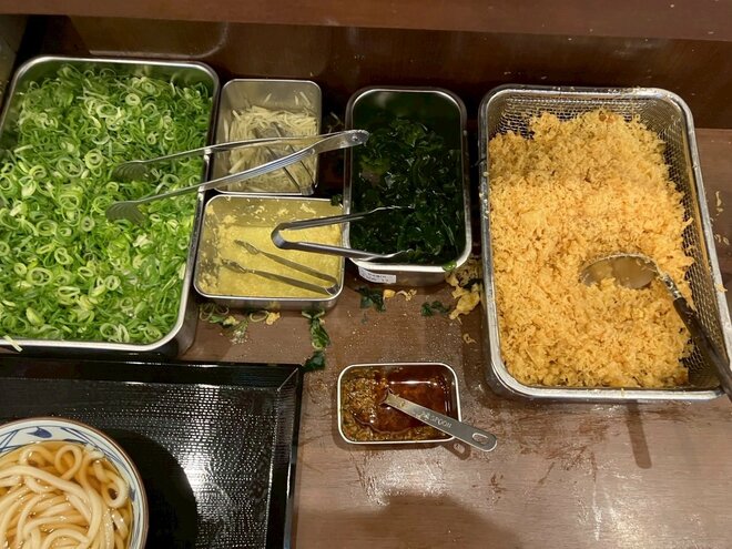 丸亀製麺はトッピング拡充で豪華に！　「飲食チェーン」の無料トッピング充実ぶりをプロに聞いたの画像