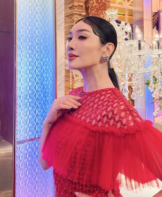 「取らなければよかった」アンミカ、口元ホクロ除去前の15年前秘蔵ショットに反響「ホクロ色っぽいです」の画像