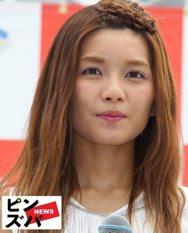 「旦那が撮った？」NEWS小山慶一郎の“新妻”AAA宇野実彩子、指輪光るもぐもぐショットに反響の画像