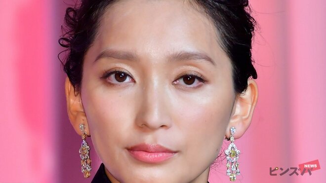 杏、“ふさ眉＆腹チラ”ショーパン姿に大注目「足が長ーーい」「キリッとして素敵」40℃超猛暑のパリでの暮らしぶりも報告の画像