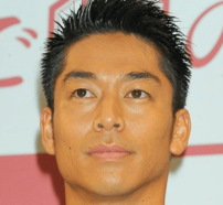 「うわー尊いですぅ」リン・チーリン49歳、夫・AKIRA＆息子との激レア家族ショット公開に「やっぱり遺伝子が違う」