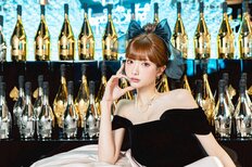 令和No.1キャバ嬢・ひめかが無加工動画で“ほうれい線ゼロ”陶器肌を賞賛され反応…「日々必死よ」明かした意外な悩み