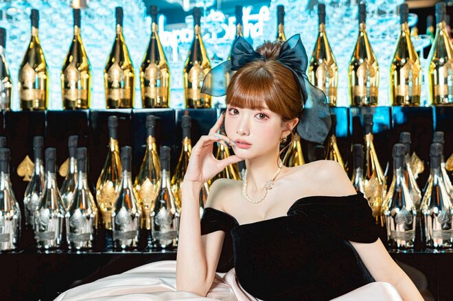 令和No.1キャバ嬢・ひめかが無加工動画で“ほうれい線ゼロ”陶器肌を賞賛され反応…「日々必死よ」明かした意外な悩みの画像