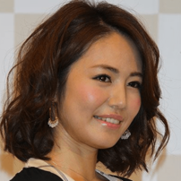 「お色気作戦ダメ～」磯山さやか39歳、大胆肩出しショットで大人の魅力放出「可愛すぎて直視できません！」