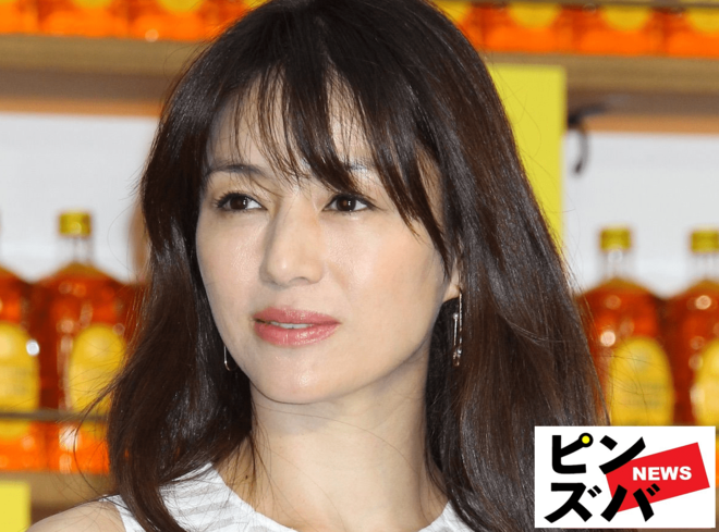 ほうれい線がかわいすぎる」井川遥、ナチュラル美の黒セットアップ姿に「粋な姐さん」の声｜ニュース｜ピンズバNEWS