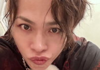 「こんなイケおじどこ探してもいませんよ!?」KAT-TUN上田竜也、優男ふう私服ショットに「オーラがダダ漏れ」の声