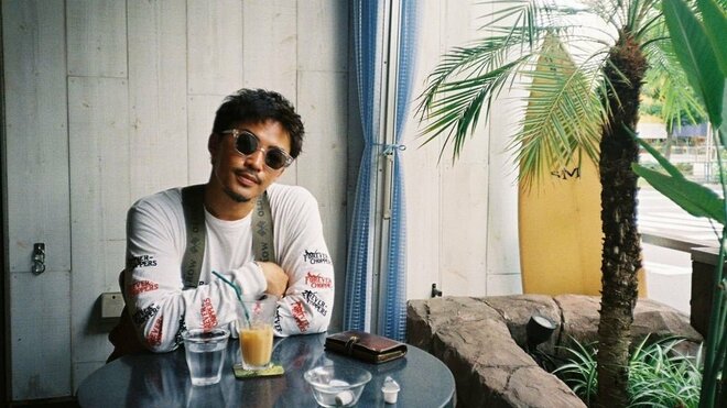 「ヤバいかっこよすぎて」GENERATIONS数原龍友、初フォトエッセイ告知動画で七変化 グラサン使いが「爆イケすぎる」と話題にの画像