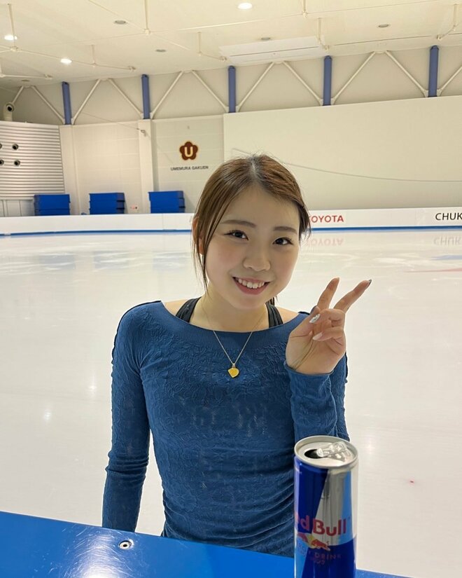 「可愛すぎて鼻血出そう〜」紀平梨花、ウインクにはにかみ笑顔のブラベショットにキュン！の画像