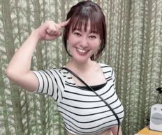 「また違うイメージ」“グラマラス”元NHKアナ、メガネ＆白シャツ姿の女教師ふうショットが沸騰