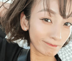 「ヤバすぎるなー」37歳・西山茉希、超ほっそり美脚のぞくミニ丈スカートの制服姿に「まだまだいけます」の声！