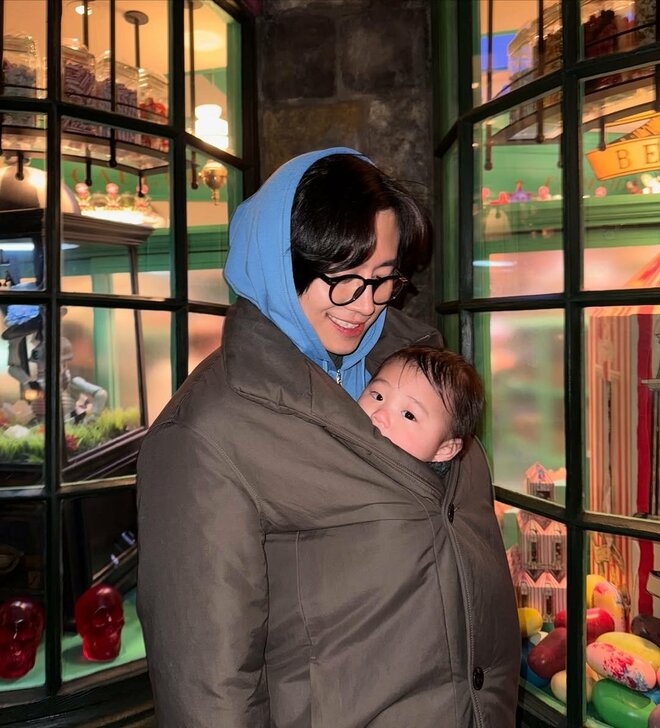 「パパに似てきましたかね？」YouTuberカノックスターの妻、娘の1歳誕生日で記念写真公開「本当エンジェル」の画像