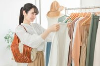女性100人が「これだけは削れない出費」ランキング、ファッション超え"年間5万以上”自分へのご褒美は【第4位以下】