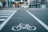 「知らないとヤバい自転車ルール」ランキング、「一方通行道路の逆走」よりやりがちなのは【トップ3】