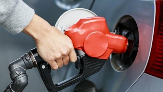 【ホルムズ海峡危機】石油価格高騰にプロが立ち向かうガソリン代を今日から「節約」できる5つの裏ワザ　燃費効率を上げるには発進と加速が超重要の画像