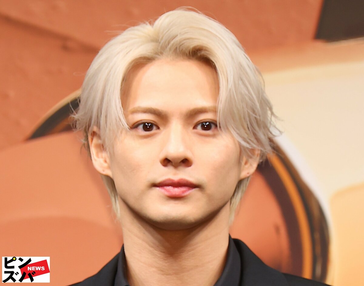 Number_i平野紫耀の広告コスメ品切れ情報を販売店に聞いた 男子にも影響拡大「SMAP＆岡田准一の系譜」｜概要｜ニュース｜ピンズバNEWS
