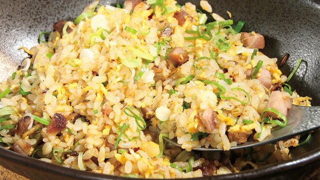 【大阪・十三】老舗中国料理店出身の店主が作る“自家製チャーシューのチャーハン”　「チャイニーズキッチン SAKAMOTO」の爽やかな一皿の画像