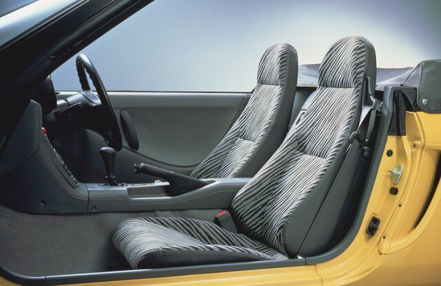 ビートの車内、シートの写真