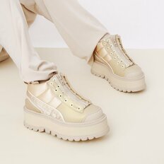 「令和の平成再ブーム」ランキング、厚底シューズを抑えた"エモい"グッズは【第4位以下】