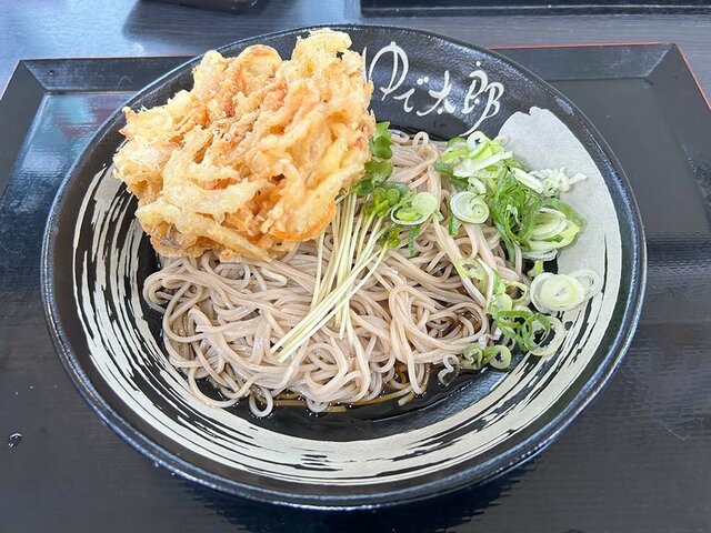 数量限定の『桜えびのかきあげそば　冷』（８２０円）　※撮影／編集部