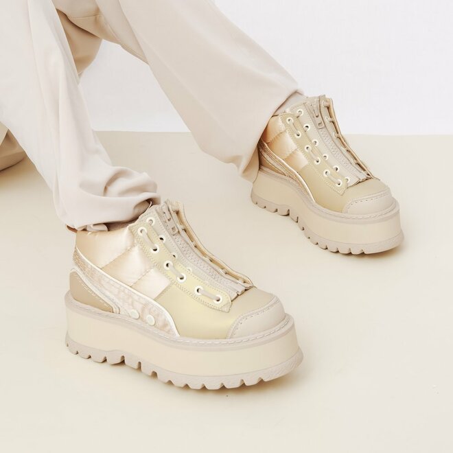 「令和の平成再ブーム」ランキング、厚底シューズを抑えた"エモい"グッズは【第4位以下】の画像