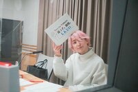 元V6三宅健からNHK『みんなの手話』を引き継いだSnowMan佐久間大介は「なんでも超本気」！保護猫から14キロの砂糖水「一気飲み」まで…トップ声優も絶賛の「のめり込み力」!!