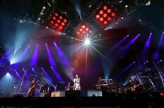 「めっちゃ消したい。」人気ビジュアル系バンドボーカルが“手首までタトゥー”に後悔のワケ　除去する著名人も