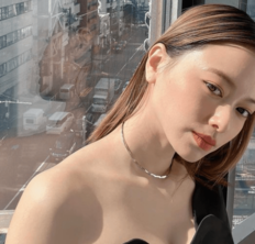 「顔面国宝なんよ」山本舞香“加工超え”美麗なドアップ自撮りにファン惚れ惚れ「そなたは美しい」！クロムハーツの指輪＆ド派手なピンクネイルも披露