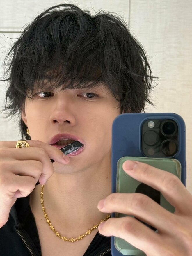 M！LK佐野勇斗、タンクトップ姿の彼氏目線ショットが沸騰「見ても大丈夫ですか？」「ため息出ちゃうほどやばい」の画像