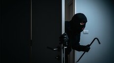 トクリュウや空き巣が狙った家の周りにつける目印“犯罪マーキング”にご用心　今すぐ「玄関」「郵便受け」「水道メーター」をチェックせよ