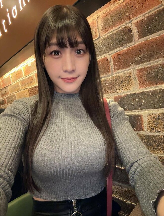 「デザートのスカイツリー」細身の大食い美女レスラーの“別腹”に騒然、桁外れの食べっぷりを公開の画像