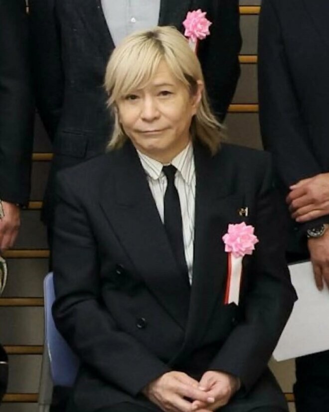 小室哲哉、シュールなコンビニ飯食レポ動画に反響「小動物みたいでかわゆい」「親近感が湧いてしまった」の画像