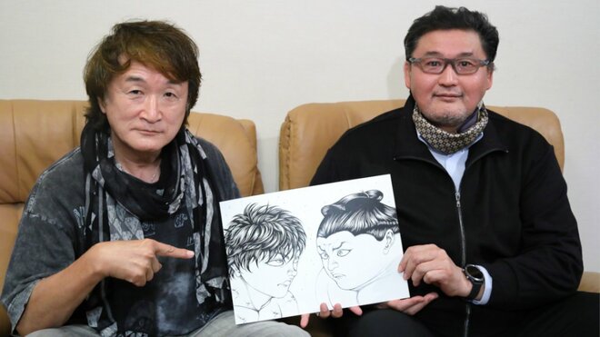 板垣氏描き下ろしイラスト「刃牙×横綱・貴乃花」を手にする貴乃花と板垣氏の2ショット