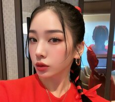 「本当、女神様」41歳・MEGBABY、ほっそりウエスト全開ミニT姿で圧倒的美！「くびれが美しい」