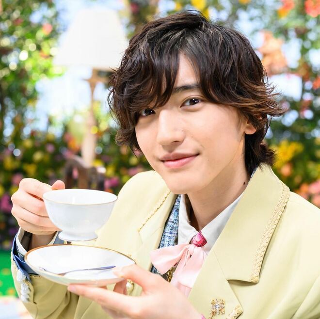 キンプリ分裂の裏でなにわ男子は「成人式でもゴリ押し」!?“次のジャニーズ社長”「道枝駿佑推し」ジュリー氏愛娘の「気になる進路」！の画像