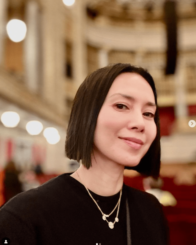 「美しさ半減」中谷美紀、印象激変“地味色ダボダボスーツ”姿が不評？仏パリでの近影に戸惑いの声「おしゃれは奥深いですねぇ」の画像