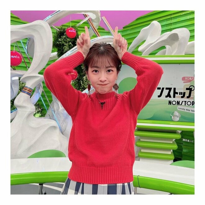 「メガネが可愛いぞ〜」フジ三上真奈アナ、印象激変メガネ姿で“地域の餅つき大会”に参加！の画像