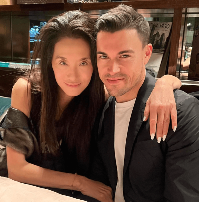 20代にしか見えない73歳!?『愛の不時着』夫妻デザイナーのヴェラ・ウォン“20年前の容姿”が｢まるで昨日｣｢どこが変わった？｣驚愕のエイジレス美女!!の画像