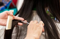 髪を30センチ切って気持ちもバッサリ、10～30代女子がやってる「失恋からの立ち直り方」【第4位以下】