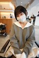 「これが資本主義だ！」“人間シャンパンタワー”の女性・丸の内OLレイナ、“素顔”公開にSNS驚き「マスク外しているところ初めて見た」