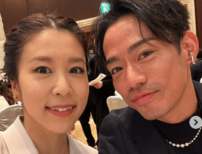「結婚したらいいのに」“かなだい”村元哉中＆高橋大輔、デニムリンクコーデの密着姿に「まさに奇跡のカップル！」の声