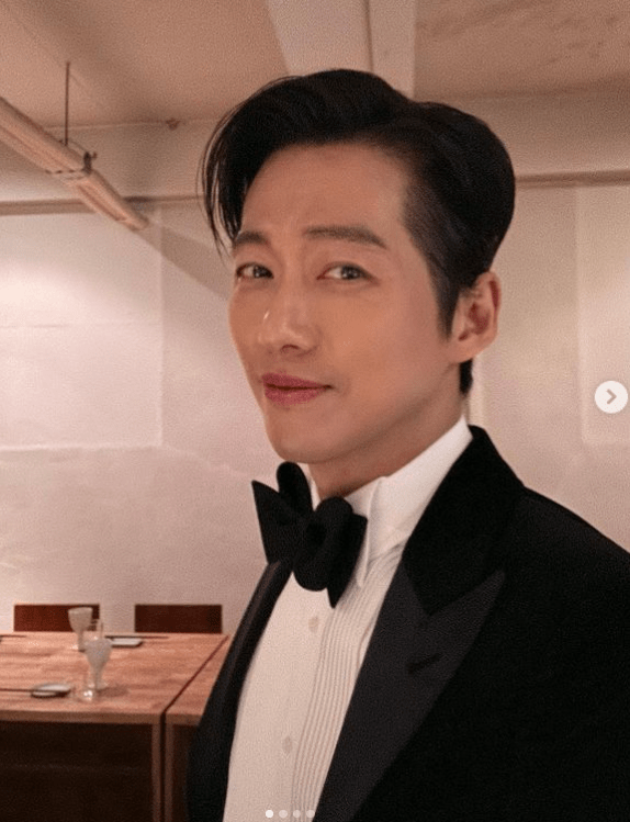 Netflix韓国ドラマ『昼と夜』主演のナムグン・ミンが｢イケオジすぎてヤバイ｣!? 東方神起も駆けつけた｢11歳下の美人妻｣との“ラブラブ2ショット”にため息も!【画像】の画像